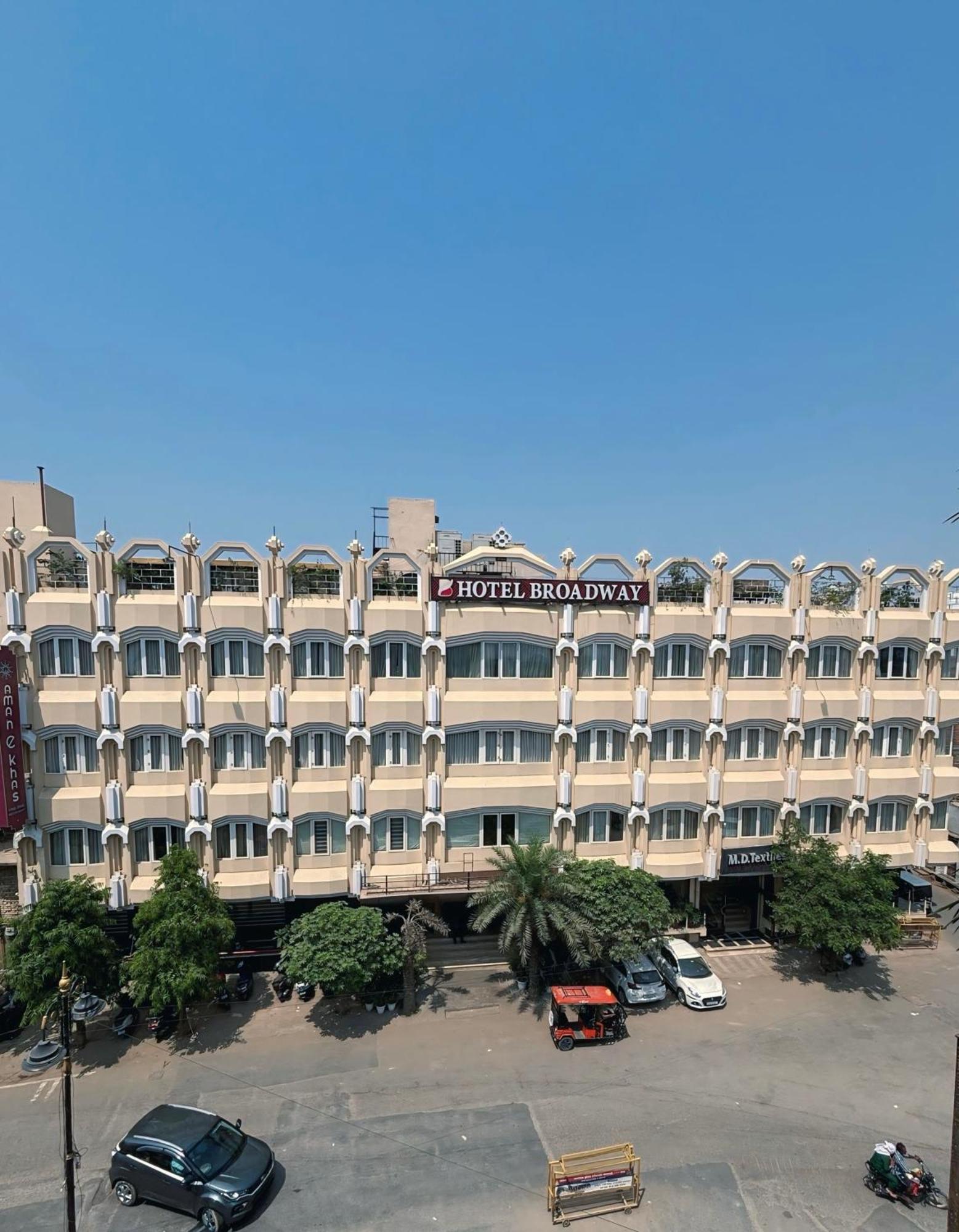 New Hotel Broadway Varanasi Esterno foto