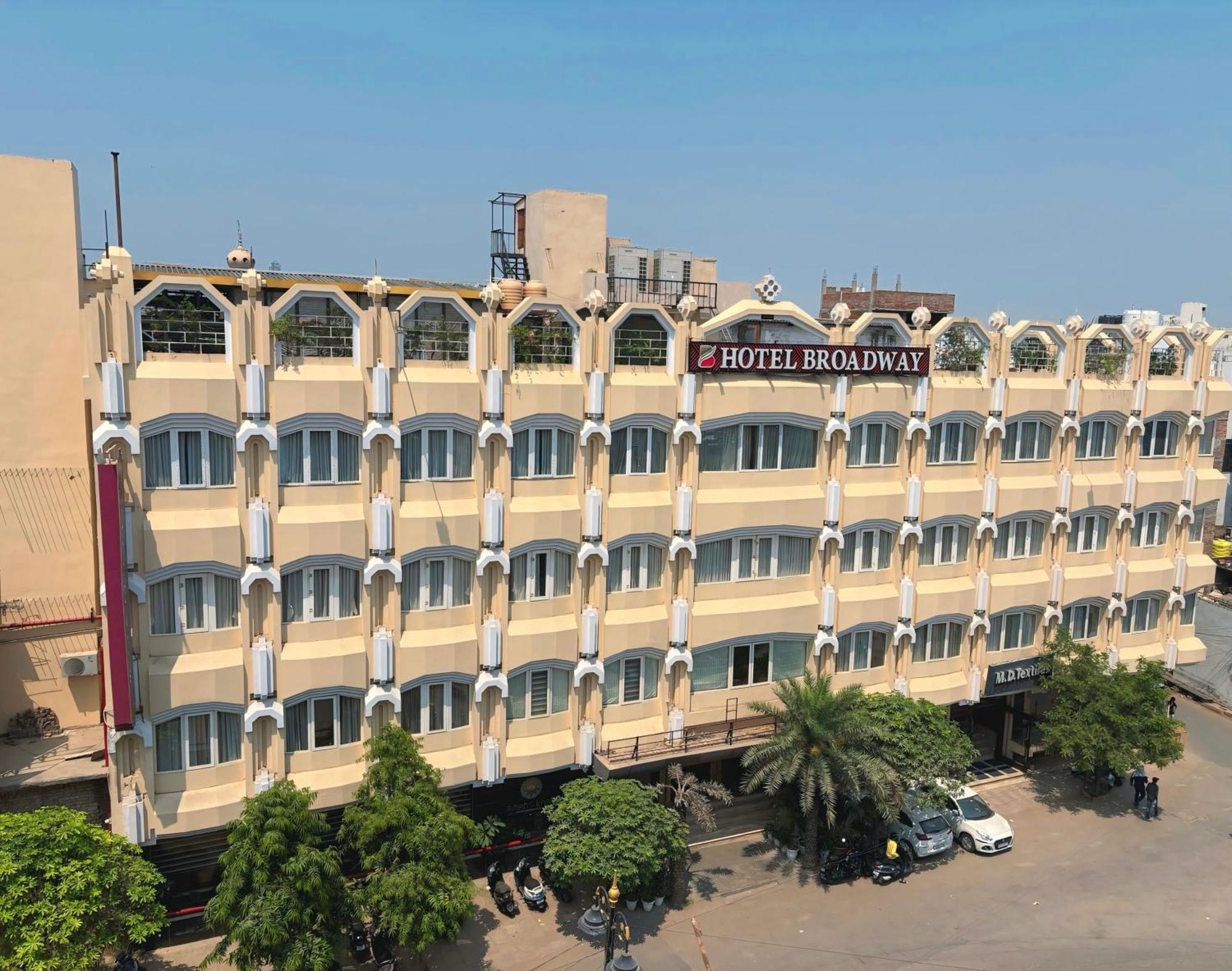 New Hotel Broadway Varanasi Esterno foto