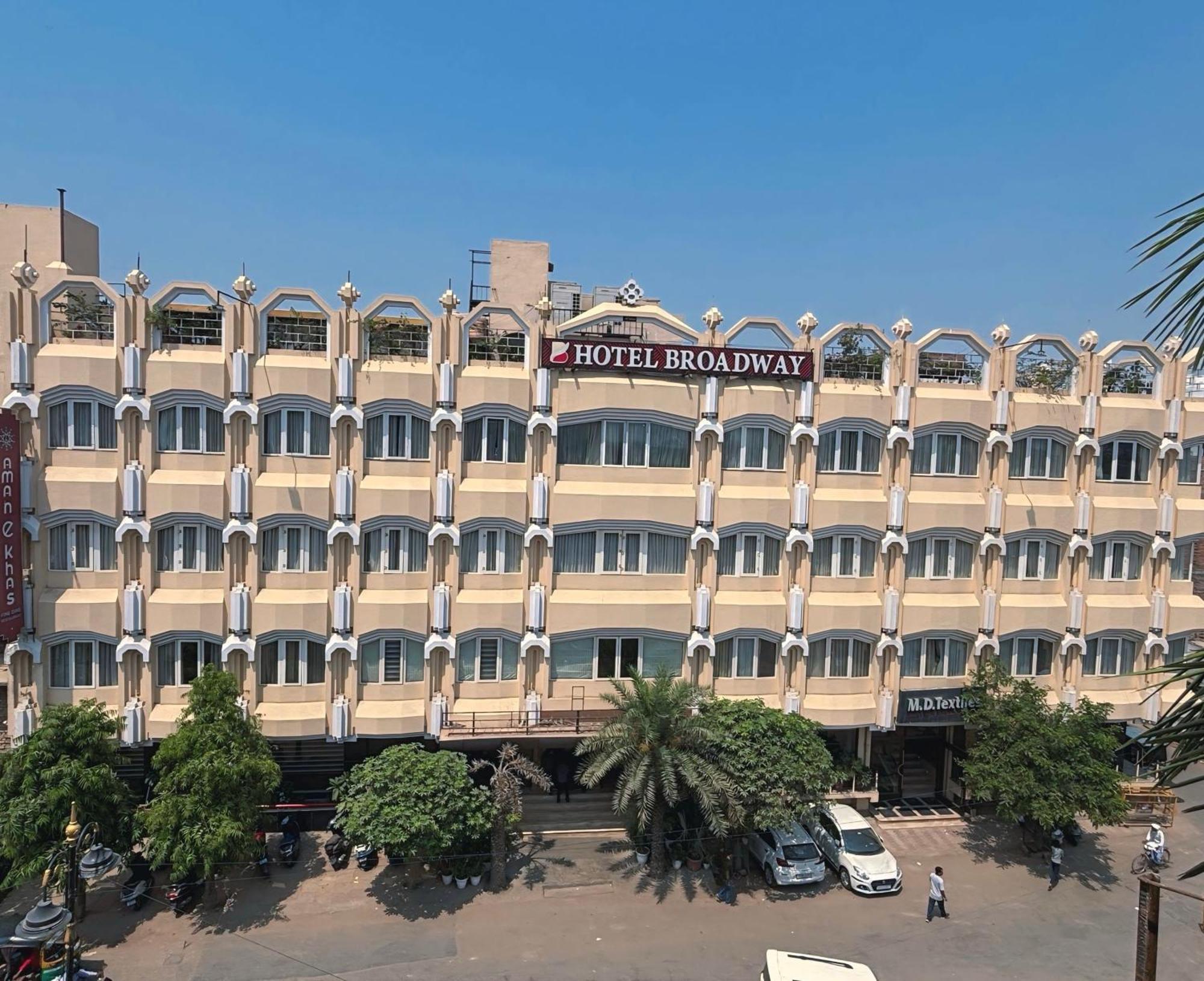 New Hotel Broadway Varanasi Esterno foto