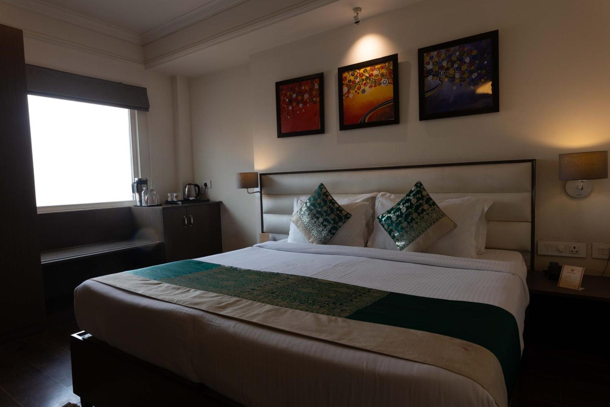 New Hotel Broadway Varanasi Esterno foto