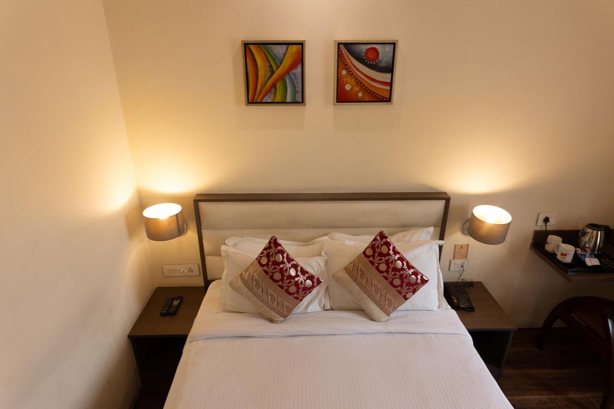 New Hotel Broadway Varanasi Esterno foto
