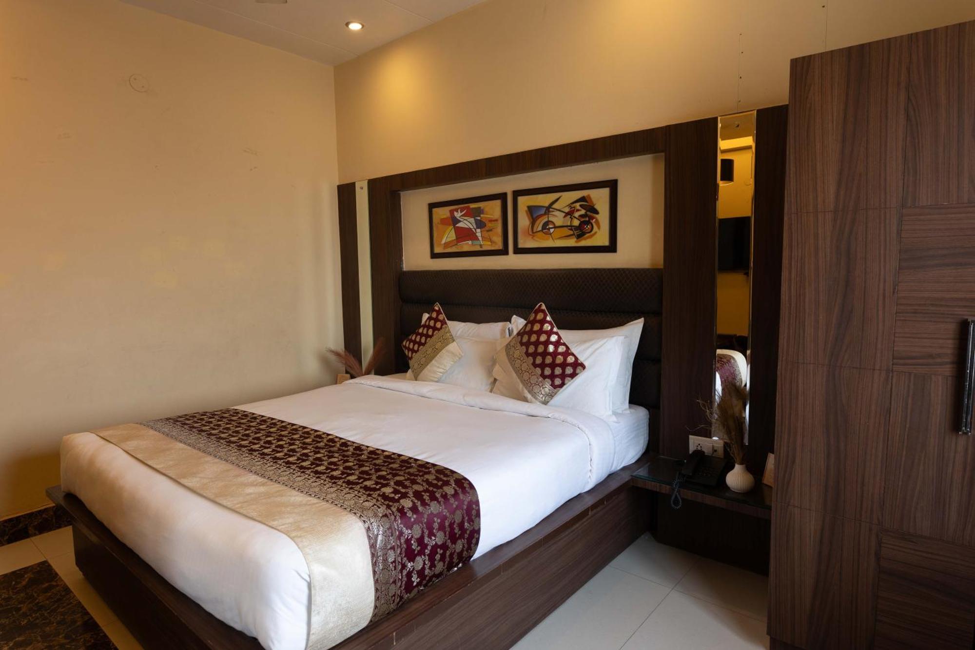 New Hotel Broadway Varanasi Esterno foto